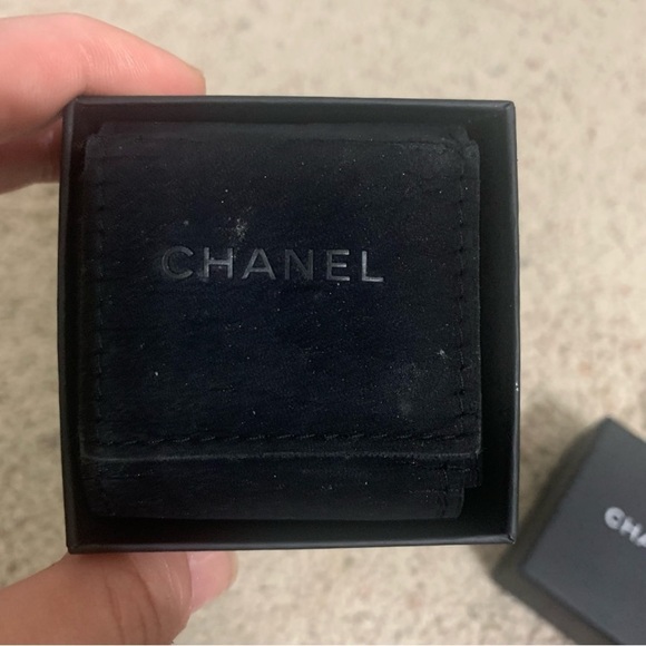 100% Authentic Chanel earrings - Picture 4 of 7